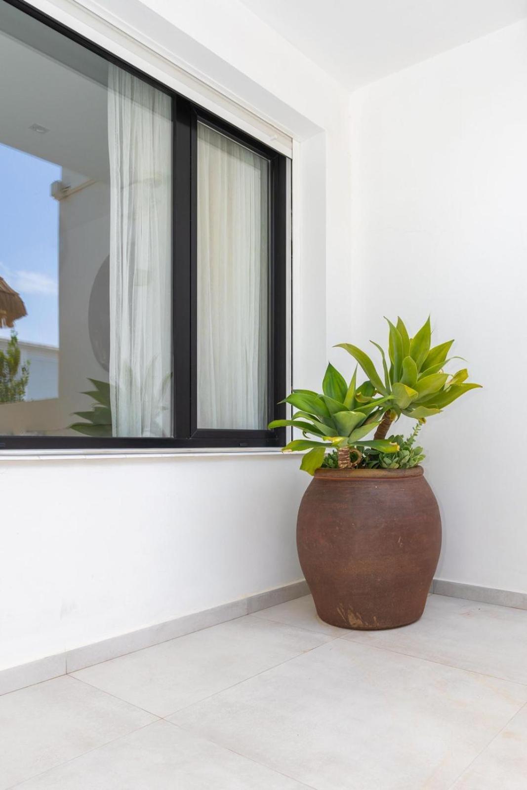 לה קאלה דה מיחאס La Cala Beach Home - Beachfront Few Steps Away From Sandy Beach מראה חיצוני תמונה
